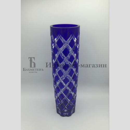 Синяя ваза для цветов с ромбами